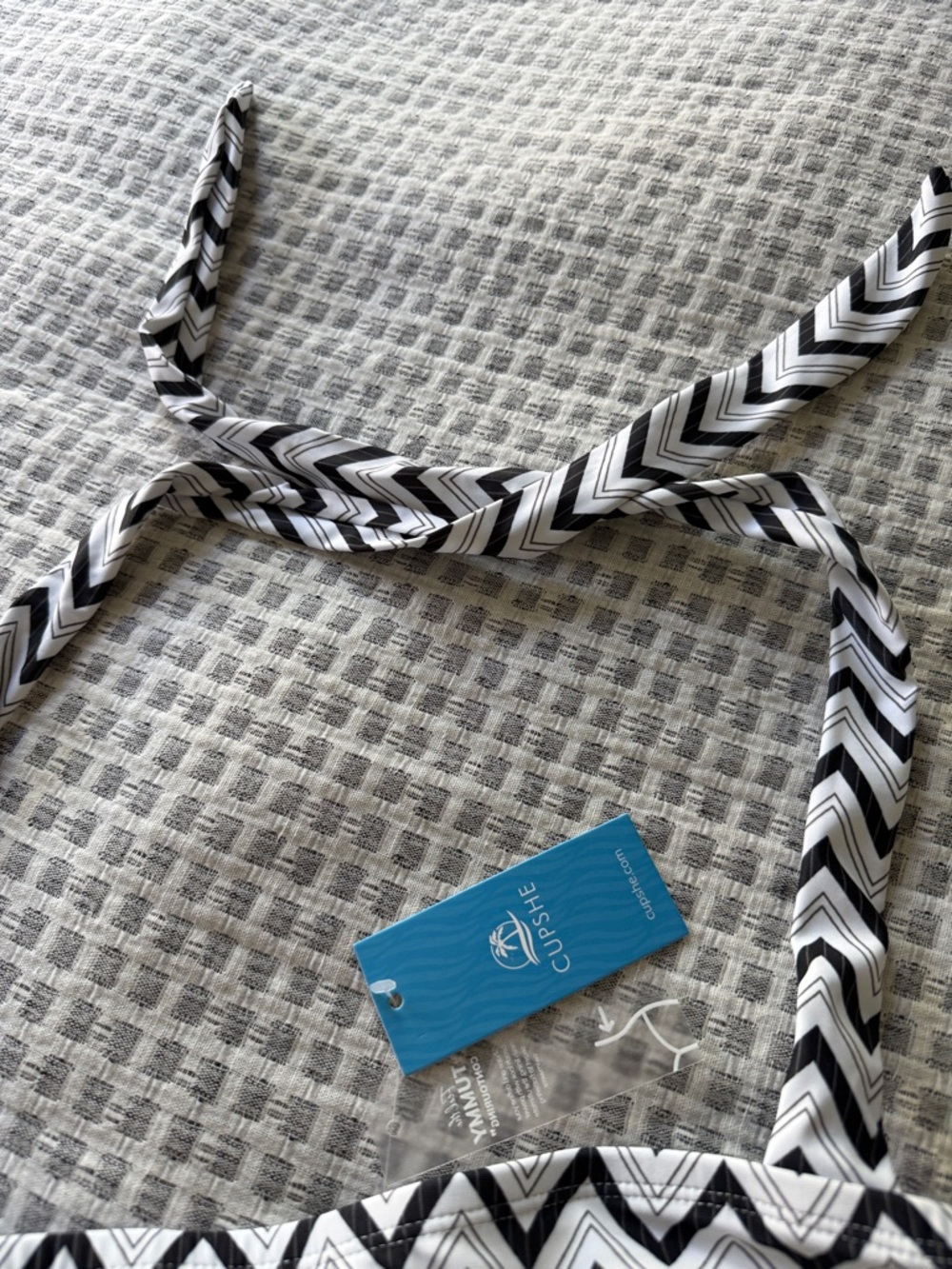 Cupshe Black & White Chevron Halter Bikini Set tummy control - Picture 6 of 8